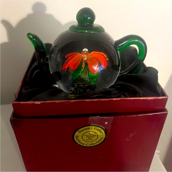 Dynasty Gallery Flower Teapot Heirloom Collectibles Handblown Art Glass Weight - Picture 9 of 9